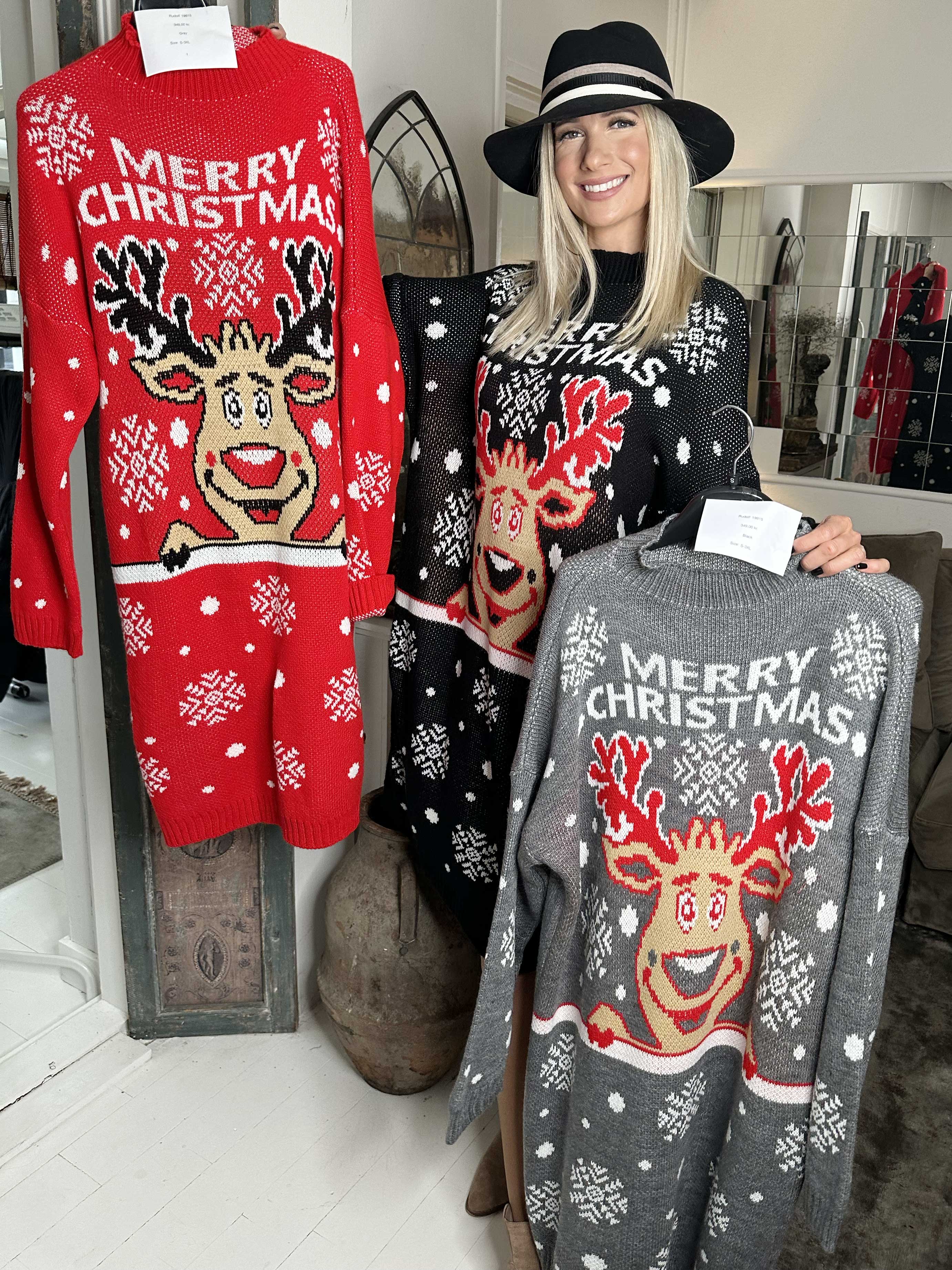 Rudolf - Stickad julklänning med snöflingor och rudolfmotiv